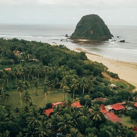 Mojosurf Camp Red Island Hotel Pasanggaran Luaran gambar