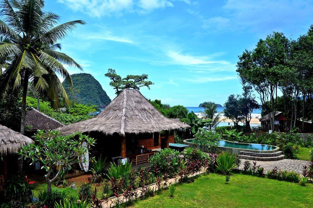 Mojosurf Camp Red Island Hotel Pasanggaran Luaran gambar