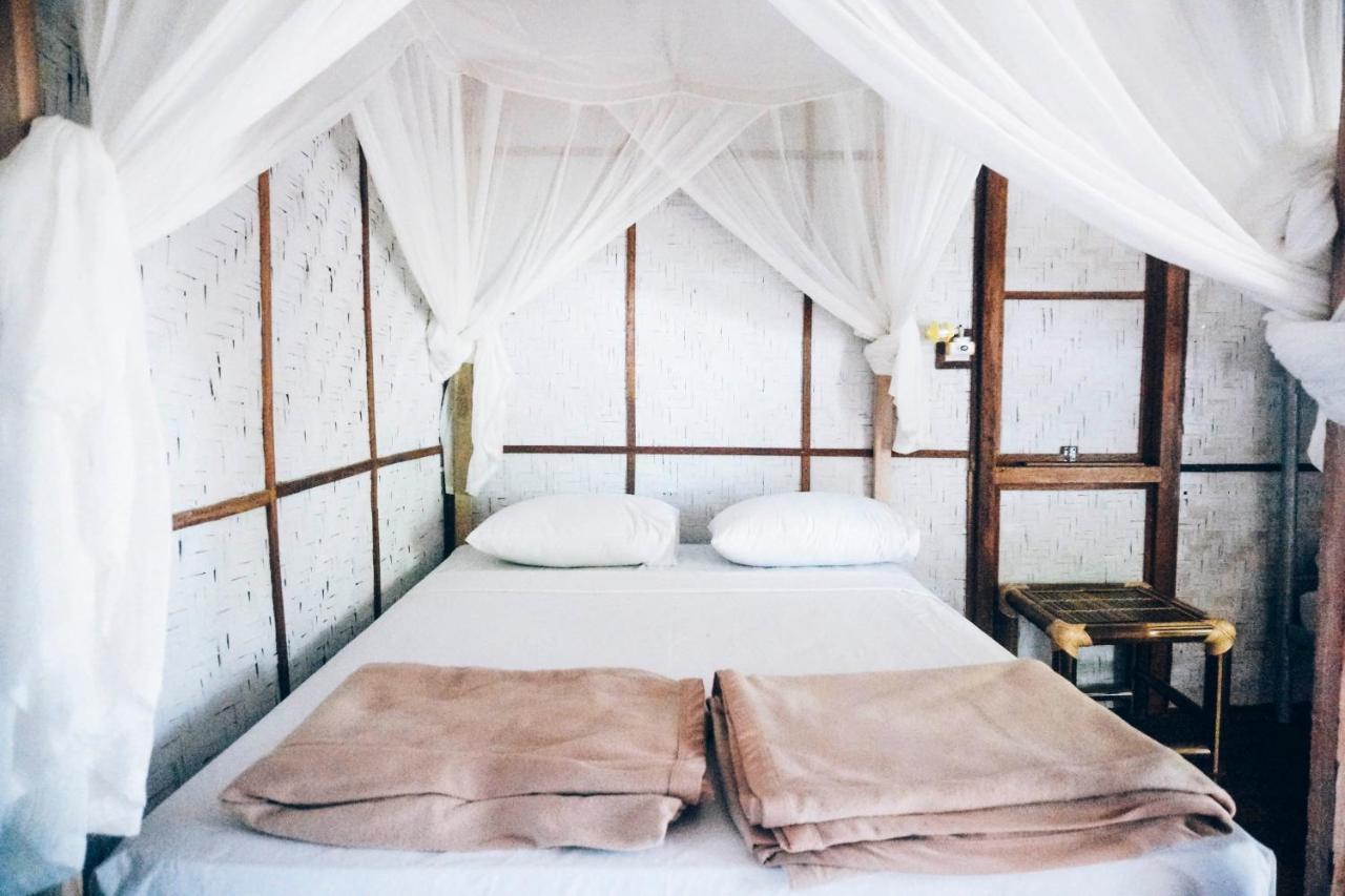 Mojosurf Camp Red Island Hotel Pasanggaran Luaran gambar
