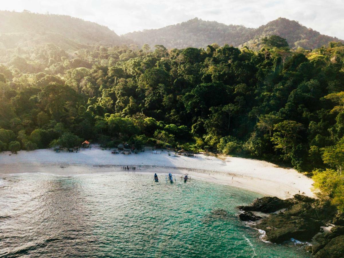 Mojosurf Camp Red Island Hotel Pasanggaran Luaran gambar