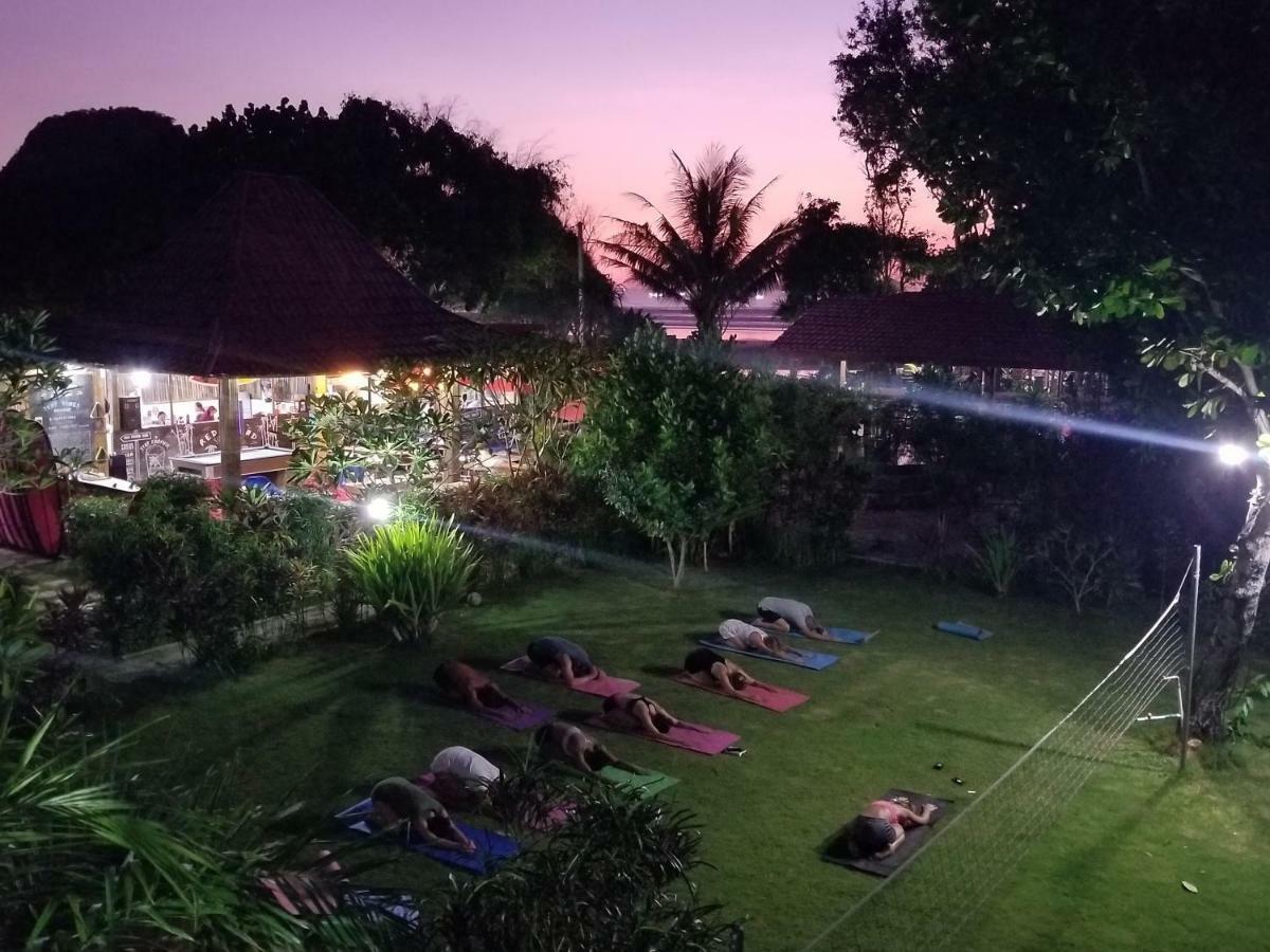 Mojosurf Camp Red Island Hotel Pasanggaran Luaran gambar